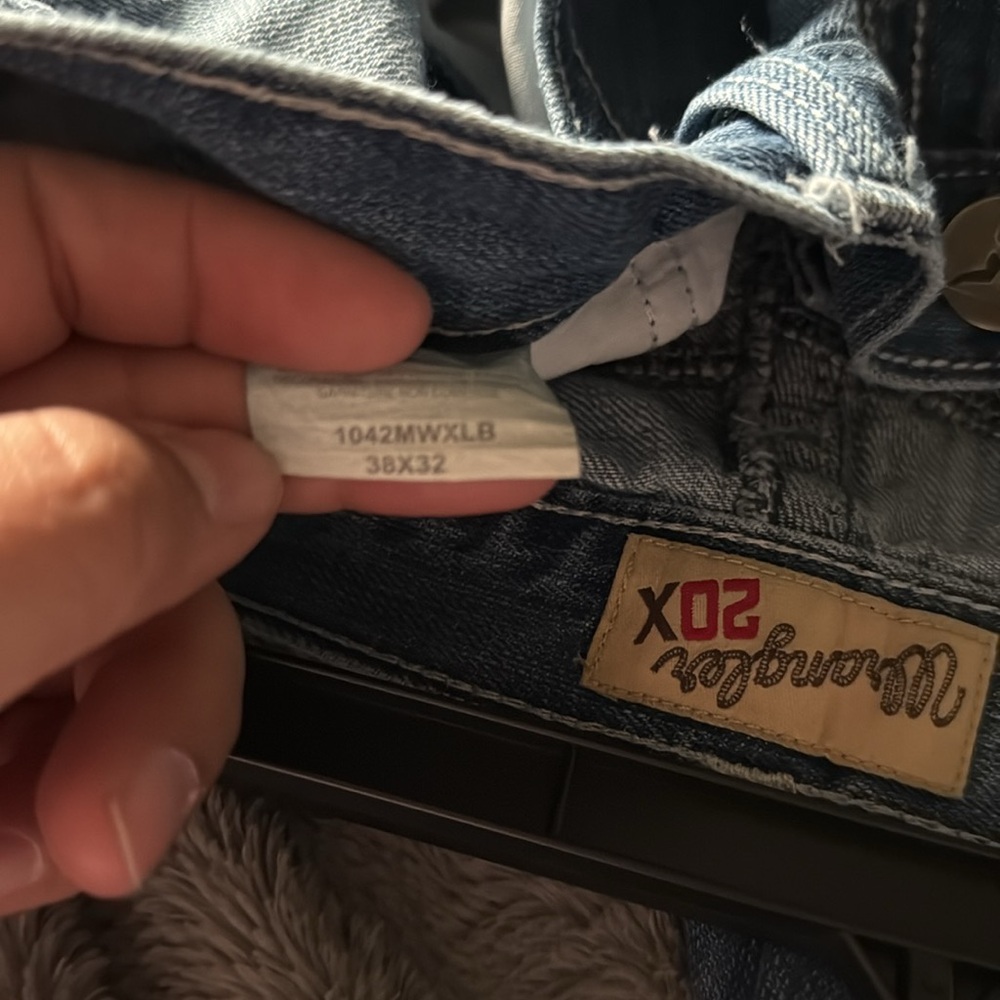 Wrangler Blue Jeans - Picture 3 of 8